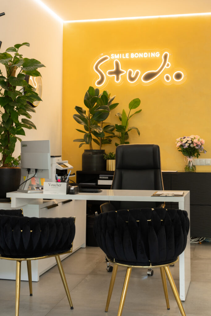 Wnętrze studia — Recepcja